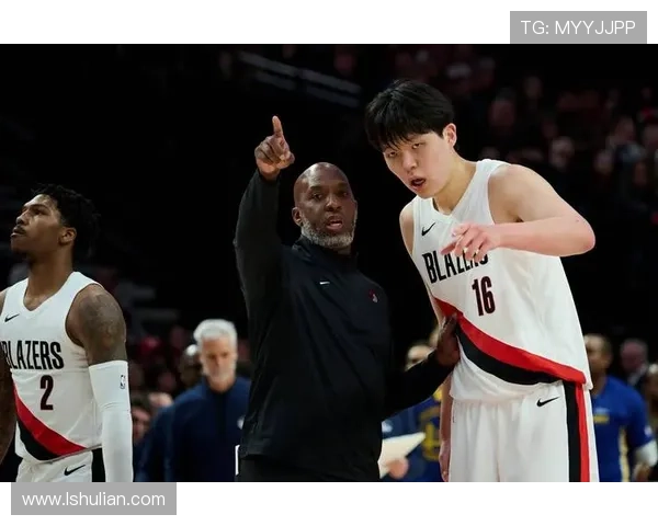 拓媒晒奥尼尔科比合照调侃杨瀚森与布雷克韦斯利的奇妙对比